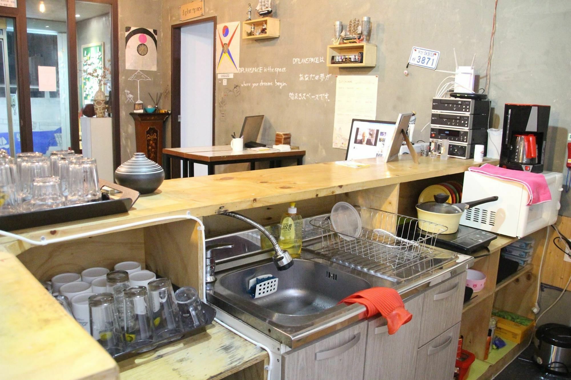 Backpackers' House Hotel ปูซาน ภายนอก รูปภาพ