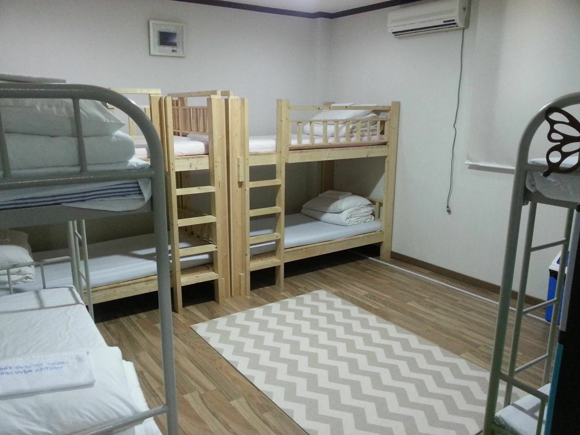 Backpackers' House Hotel ปูซาน ภายนอก รูปภาพ